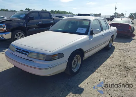 1996 Ford Crown Victoria Lx z USA, uszkodzony, nr VIN 2FALP74W3TX130673